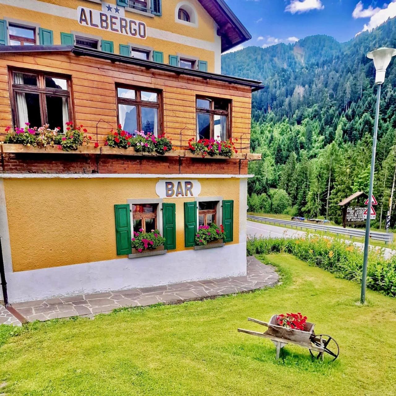 Albergo Piani Di Luzza Forni Avoltri Exterior photo